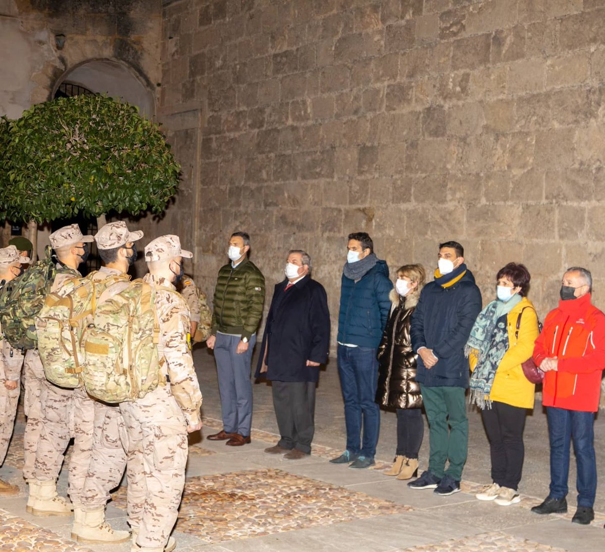 AytodeCaravaca's tweet photo. 🥾👏 La Armada Española culmina en #Caravaca la campaña ‘Tonelada Solidaria’ portando cerca de cinco mil kilos de alimentos para las Cáritas del Noroeste
➕ INFO.: https://t.co/eqAFn6tI9e
#ToneladaSolidaria https://t.co/OW9GObo6pa