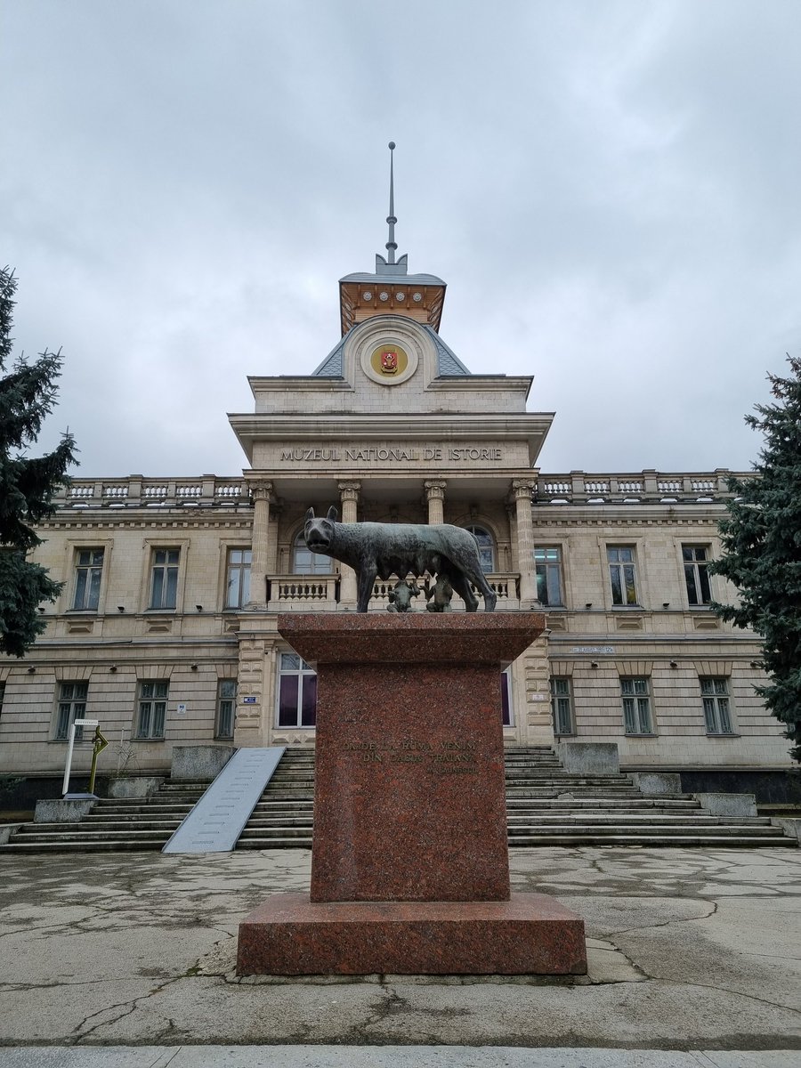 was bored so i randomly flew to moldova for 2 days 🇲🇩

people are nice 
food is good
everything is mega cheap

the country could really use some money tho