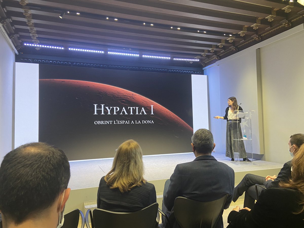 hypatia_mars's tweet photo. Ara és el torn de la nostra #CrewCommander @MarionaBadenas. A continuació presenta Hypatia a la #DigitalCatalanAlliance del sector del #NewSpace https://t.co/Tevjilm60J
