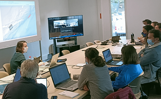 EURspectrum's tweet photo. Découvrez la campagne ROV3G à travers des témoignages d’étudiants en #géologie et #géophysique du master 2 « 3G » ainsi que des images inédites de la plongée : https://t.co/X7GNJpOtNP https://t.co/MA9Uv98Stq