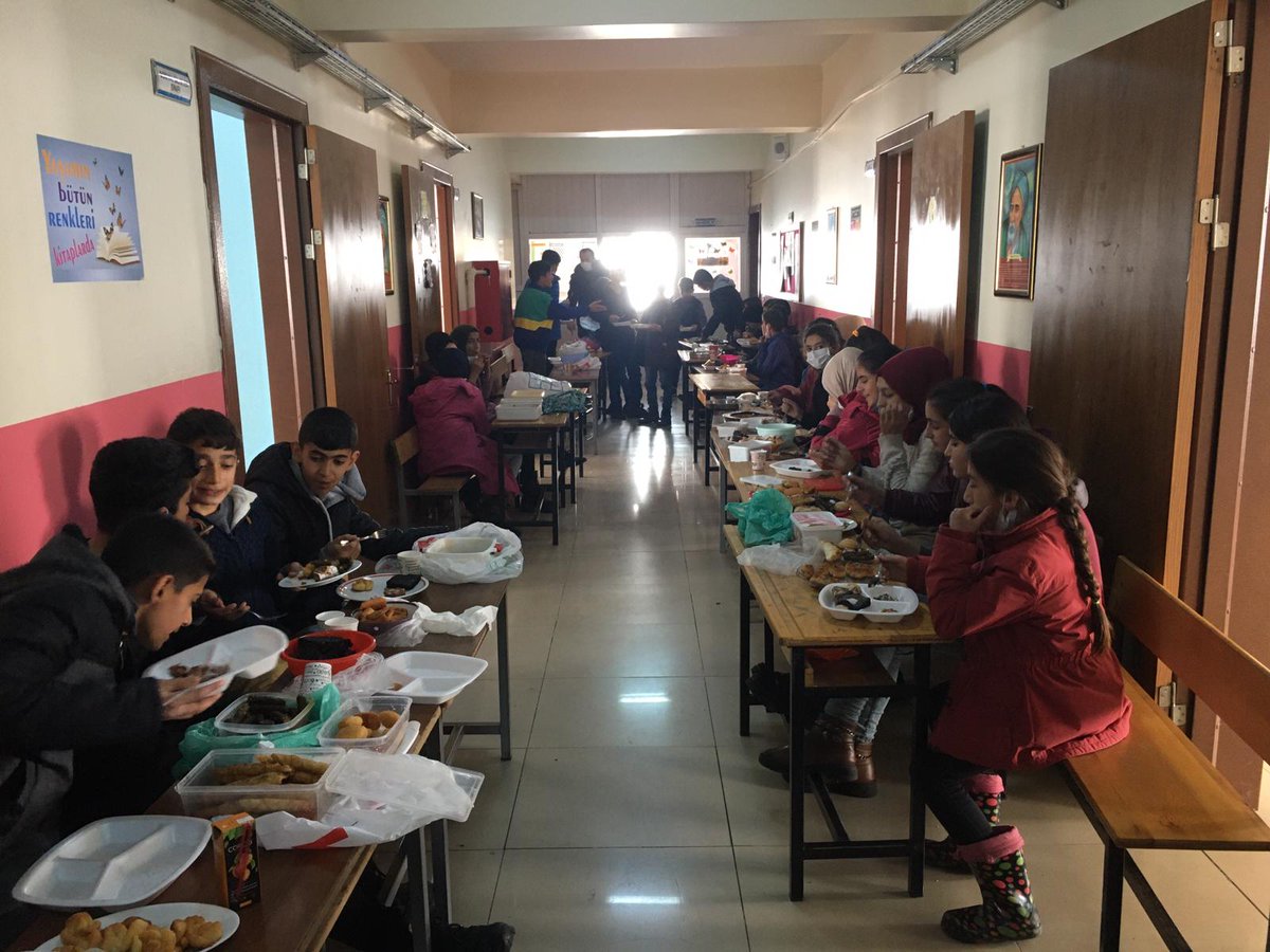 Kültürümüzü yaşatmanın en etkili yollarından biri de yerli malı kullanmaktır. Yerli Malı Haftasını kutladık. <a href="/RahmiGuney/">Rahmi GÜNEY</a>
<a href="/Maliyldz12/">Mehmet Ali YILDIZ</a> <a href="/Azizbingoll/">Aziz BİNGÖL</a> <a href="/emrahdemrbag23/">Emrah Demirbağ</a> <a href="/bingolmem/">Bingöl MEM</a> @KarliovaMEM <a href="/bingolmem/">Bingöl MEM</a> <a href="/atice_alver/">Atice Alver</a> <a href="/halukcakan12/">HALUK ÇAKAN</a> <a href="/yusuf_tokus/">Yusuf TOKUŞ</a> <a href="/Mhsmbngl12/">Mahsum Bingöl</a>