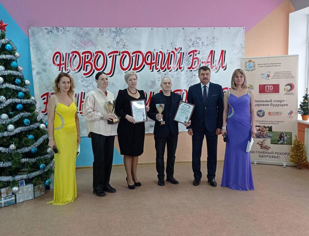 Пьедестал регионального конкурса "Олимпиада начинается в школе - 2021" заняли 2 школы Поволжкого округа!Среди городских школ победу одержала гимназия № 1 г. Н-ск, среди сельских ОУ  - школа Южного города! Это высокая оценка деятельности коллективов по развитию физкультуры!