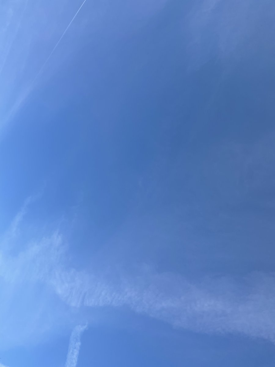 The sky over Manchester today ! ☀️ Gorgeous day