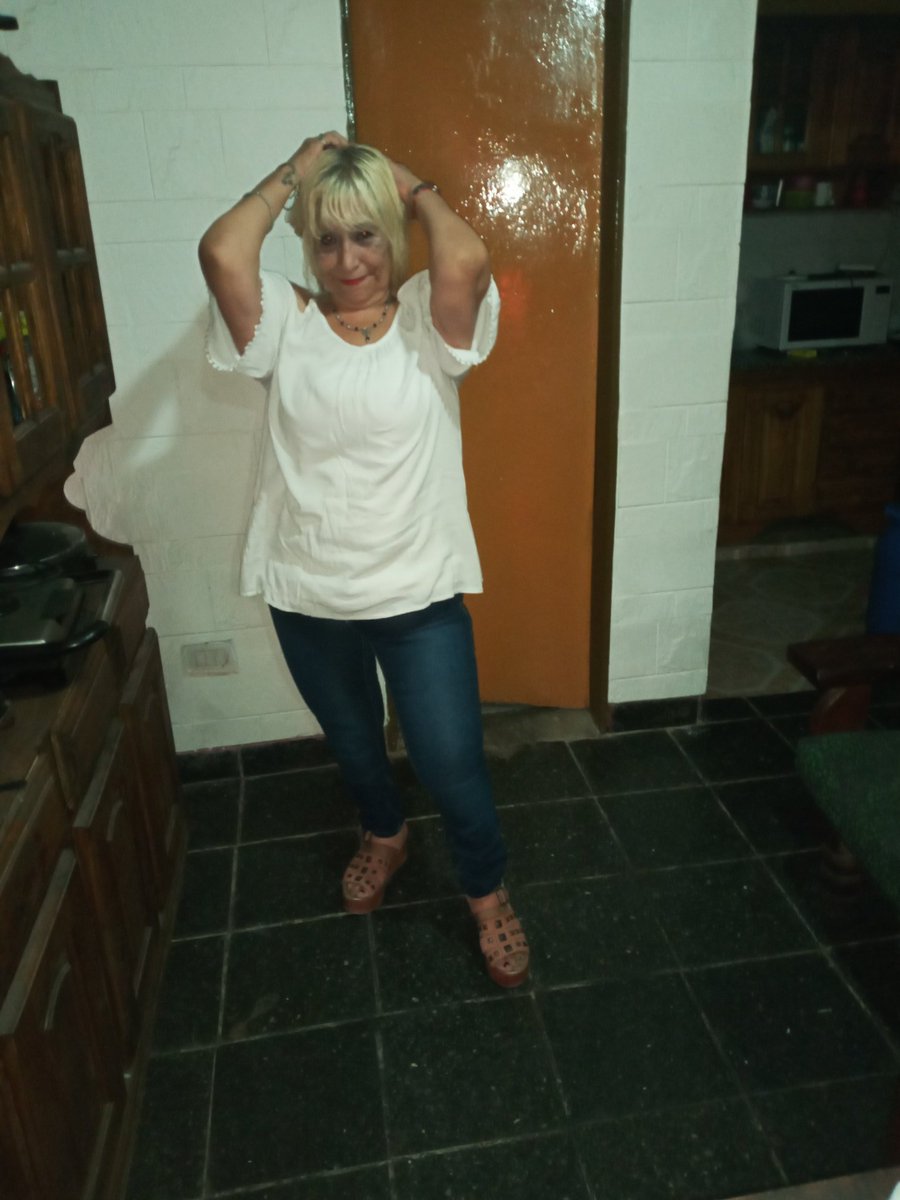 Vamos a brillar todos juntos mi lindos amig@s......🤗😘😘🌸🍀💮🌱🥀🌿🌻🙋‍♀️⬜🟥⬜💯💯💯🎶🎶🎶