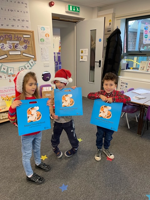 Grangeparkn21's tweet photo. #Reception children were handed free books from @Booktrust this morning #maketimetoread @EnfieldEdUK @bbcle ๐๐ https://t.co/lDDkSnCIC7