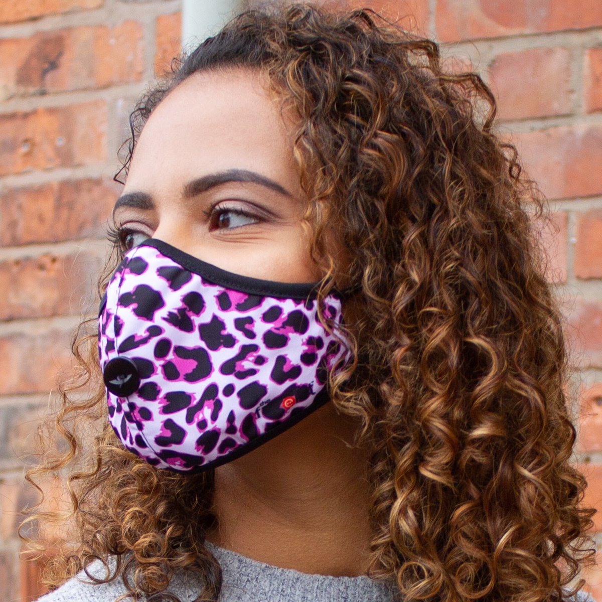 thefacelet's tweet photo. Don’t get caught out this winter, get the only #facemask you can easily &amp; conveniently store on your wrist until needed! #thefacelet is a patent-pending design only available at https://t.co/wZTHmhLTlu available 3 for £15 using code #StaySafe https://t.co/D1jV9SERTp