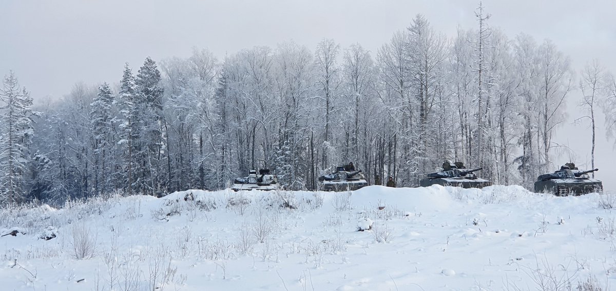 DefenceHQ's tweet photo. Day 17 of #Advent 🎄

The @RoyalTankRegt are carrying out training exercises in snowy Estonia. ❄️ https://t.co/rK8r4KNa7k