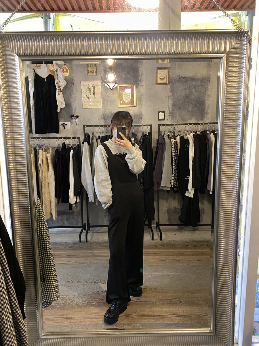 本日もご来店ありがとうございました！

店頭のトレーナーで着回しコーデを組みました🥰

トレーナー×ニットベストの組み合わせオススメです✨