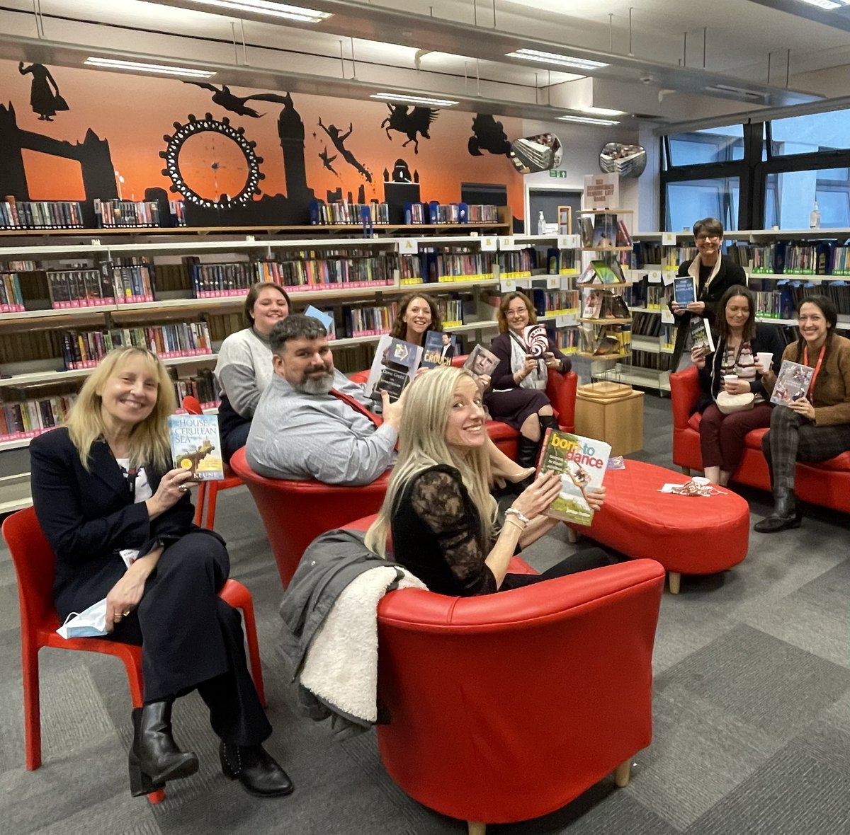 TheChalkHills's tweet photo. A pleasure to have taken part in the Book Exchange last night, the choices inspired so many amazing conversations - and the potential for a staff book club (watch this space!). Thank you Mr Cotton for the amazing idea 📚 🎄 #AtChalkWeRead #Jolabokaflod https://t.co/NielZZoPzH