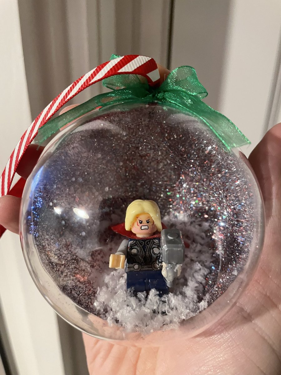 Look what arrived yesterday? Amazing merch. Thank you <a href="/Neil_Griff_GCS/">NeilG - Diamond Fortnite - Director of Esports</a> ! 👏 #cosy 🎄 🤗 Can you make it snow now too? 🙏