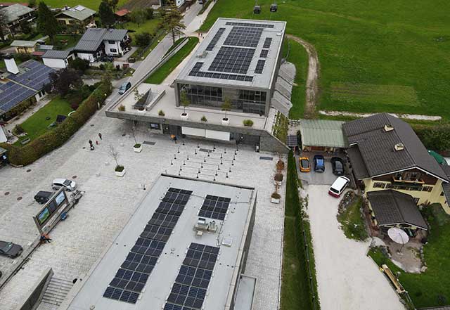 Die Jennerbahn am Königssee - für uns ein ganz besonderes Projekt!  84kWp Photovoltaik unterstützen ab sofort den Transport: youtu.be/K2chXh4ycME #energiewende #nachhaltig #photovoltaik #berge #seilbahn #berchtesgaden #königssee #jenner