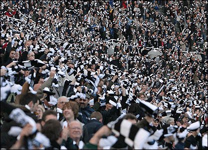 🚨Christmas giveaway!🚨

Follow &amp; RT to win a pair of tickets to the following <a href="/NUFC/">Newcastle United</a> games:

27th Dec: Newcastle vs Man Utd
8th Jan: Newcastle vs Cambridge Utd
15th Jan: Newcastle vs Watford 

Winner picked at random and announced on Christmas Day!🎄