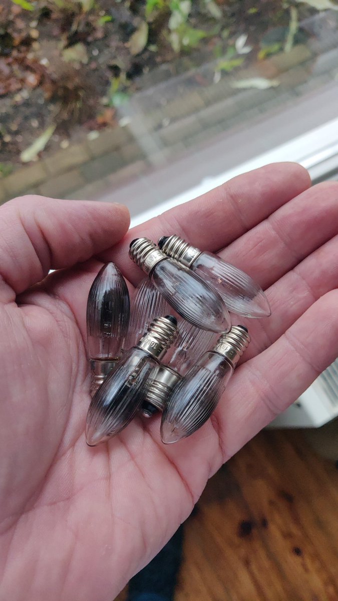 OorRobert's tweet image. Ik had er al 6(!) vervangen, inmiddels nog 7.....#sfeerverlichting