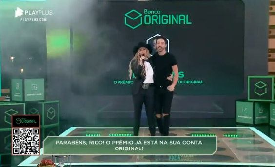 FGzWqvXXIAQAmCT?format=png&name=small