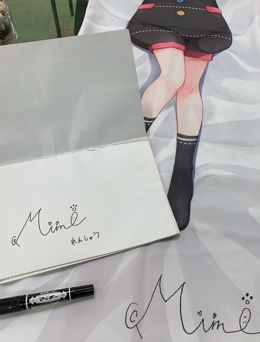amemiya_muni's tweet photo. 【抱き枕カバー購入してくれた方へ】
本日、事務所に行ってサインをかいてきました！
近いうちに発送するので、購入してくれた方にDMを送ったので確認お願いします！
(これは1番最初にかいたのでサインちょっと下手)(枚数を重ねるごとに上手になってる)(練習した紙はランダムで誰かの所に届きます) https://t.co/TT6L7mzyR8