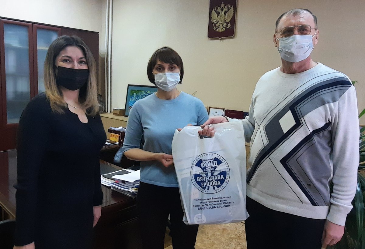 В преддверии Дня работников органов ЗАГСа Курчатовское отделение партии поздравило сотрудников районного отдела ЗАГС с профессиональным праздником
chelyabinsk.er.ru/activity/news/…