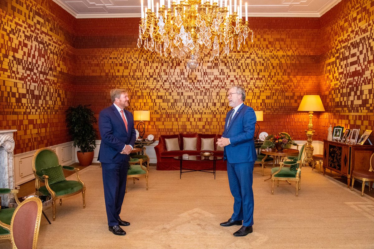 De voorzitter van de Tweede Kamer informeert de Koning over de afronding van de informatiefase en het debat waarin Mark Rutte is aangewezen tot formateur. Ook ontvangt de Koning de voorzitter van de Eerste Kamer en de vice-president van de Raad van State. koninklijkhuis.nl/actueel/nieuws…