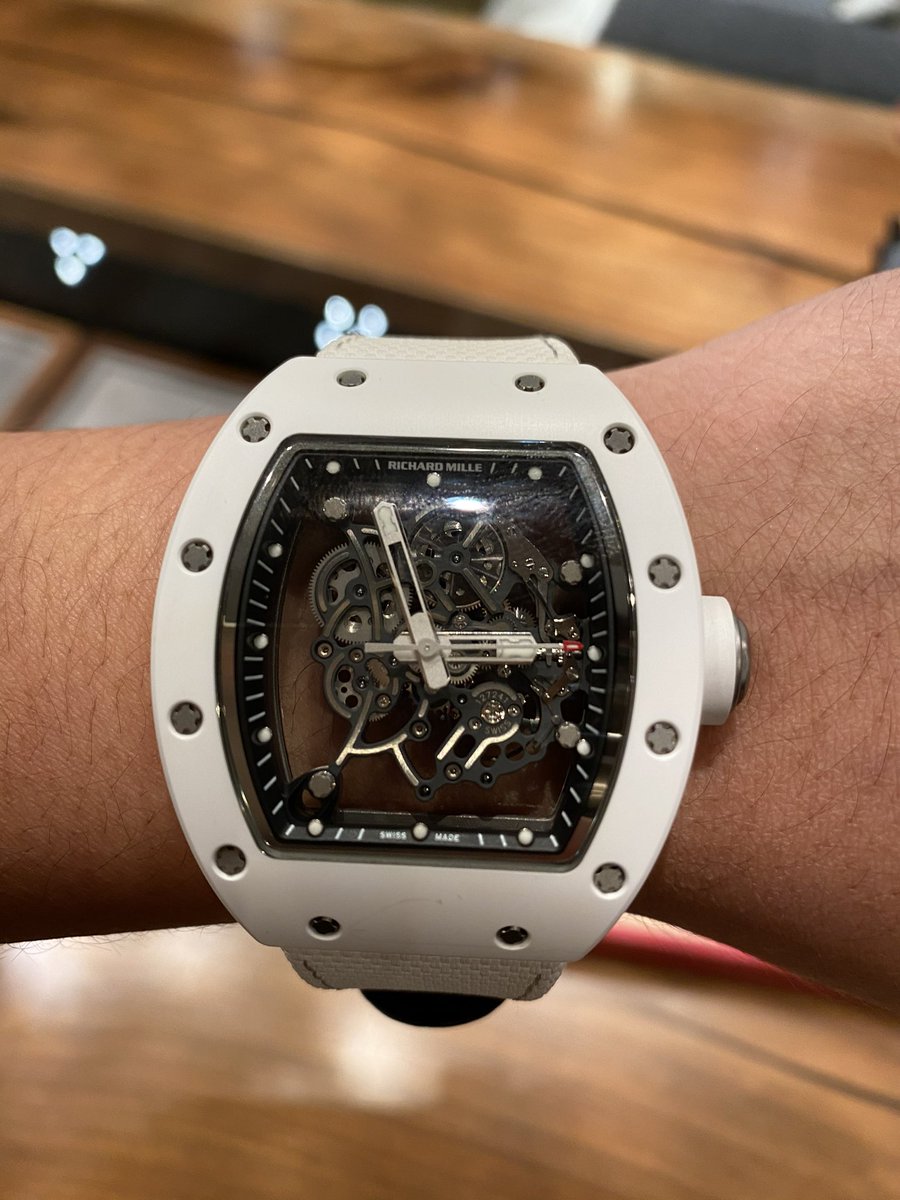 YEEZYINVESTOR's tweet photo. @DaNikePlugs Not  a bad watch https://t.co/miU9WkBkpi