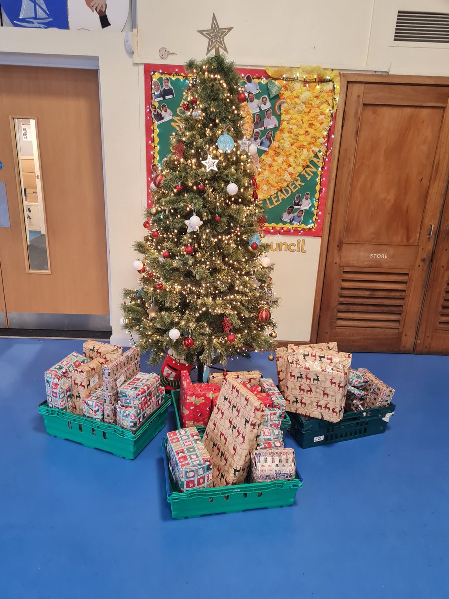 QHAThurrock's tweet photo. A huge thank you to the Christmas Tree project for their kind donations of gifts for our children that will be raffled later today! https://t.co/MfZ2bkY5li