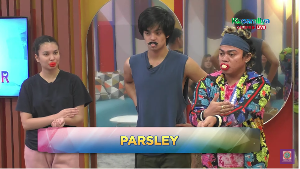 PBBabscbn's tweet photo. Sina Brenda, KD at Anji ang magpapahula at magsusuot ng tsupon habang ginagawa ito #PBBKumuSupportPADS https://t.co/CDoFpIXtPD