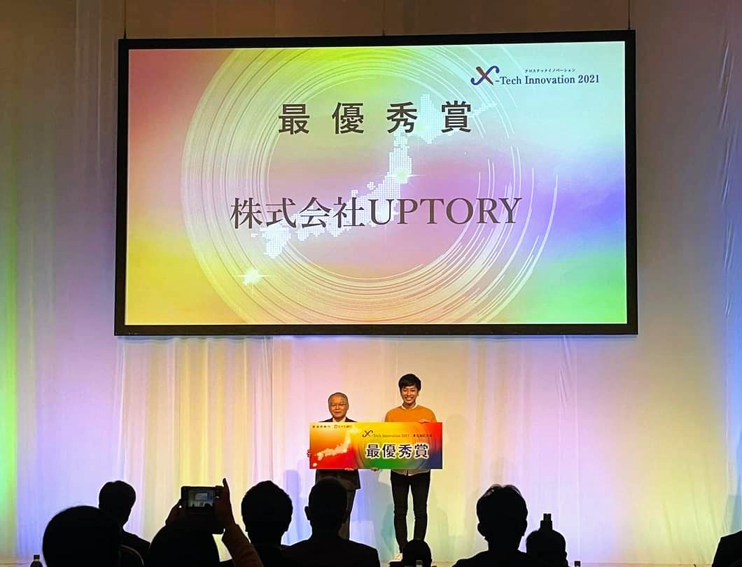 uta_punk_'s tweet photo. 【X-Tech Innovation 2021東北大会で最優秀賞を受賞！】
本日メトロポリタンホテルで行われたピッチ大会で優勝しました！　　
しかも、起業家先輩とワンツーフィニッシュ！
ようやく先輩を超えられた〜と安堵しつつ、来月もあるので再度ブラッシュアップして頑張ります！

https://t.co/xeFlkAbhl3 https://t.co/qlRUzXvR9a
