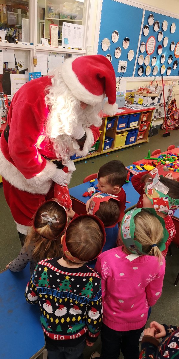 OakgroveIPSN's tweet photo. It's SANTAAAAAAAAAAAAAA!!!!!! 
And he's made a special visit to @OakgroveIPSN today with a special treat for every child...the excitement! #ELF @OIntegrated #santabreakfast #oakgrovefamily @IEFNI @niciebelfast https://t.co/sRNqc6MuNQ