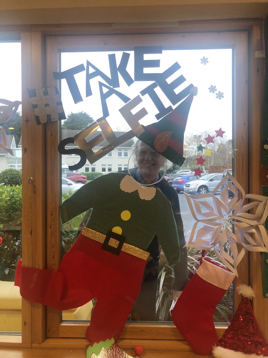 amlcarroll's tweet photo. Happy Christmas from @LauraLynnHouse Chief Elf @begleythomas51 @fwoods46 @ClareDaly19 https://t.co/FtZqLl08J4
