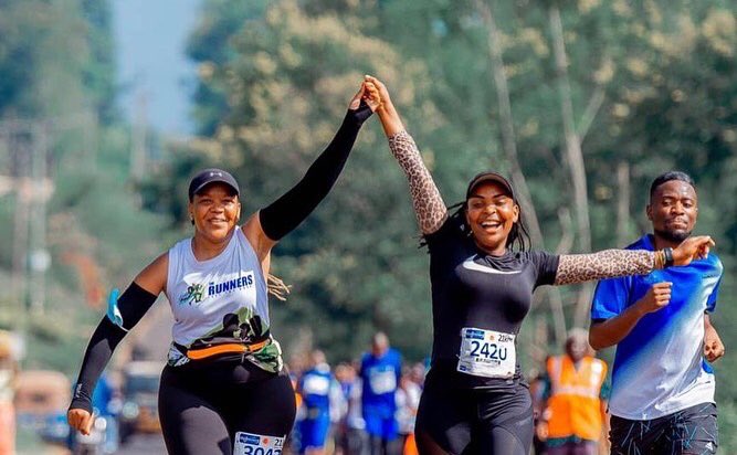 RunnersTanzania's tweet photo. If you can Ispire one or two people in a good way, then you can Ispire the world #flashbackfriday 

#runnerstanzania #feeltheburn🔥 #runners #marathon #run https://t.co/AIcZMDZ4GQ