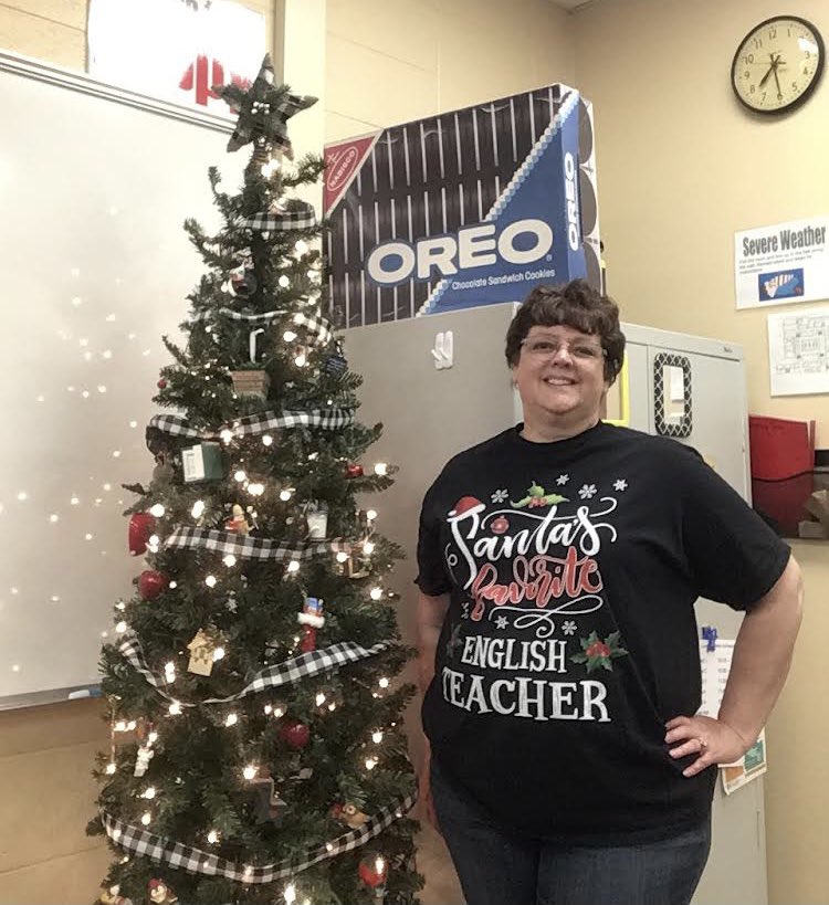 MrsMartin_Lisa's tweet photo. Santa’s FAVORITE English Teacher only has 91 days of school left. ❤️🍎 https://t.co/L2XrhEwrWd