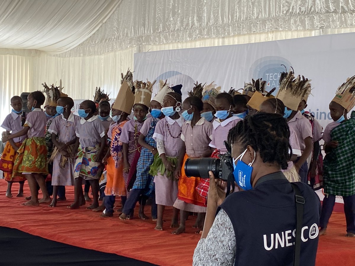 ElviraGoetz's tweet photo. Today, #UNESCO and #Huawei launch the DigiSchool Internet Connectivity Pilot Project in Marangima Primary School, Nyeri County, Kenya!
We use the power of ICTs to bring internet connectivity everywhere - #learningneverstops! #kenya #ICTsineducation @UnescoEast https://t.co/Gq7X8SyvUl