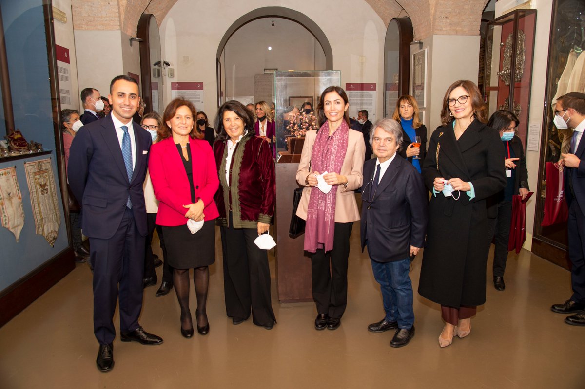 La Vice Presidente #Luiss Paola Severino ha ricevuto la Menorah D'Oro del <a href="/beneberithroma/">Benè Berith Roma</a> per l'impegno svolto con <a href="/Fond_Severino/">Fondazione Severino</a>. Il premio è stato consegnato dal Presidente Sandro Di Castro, <a href="/raviologist/">Riccardo Di Segni</a>, Rabbino Capo di Roma e <a href="/dureghello/">Ruth Dureghello</a>, Presidente Comunità Ebraica di Roma