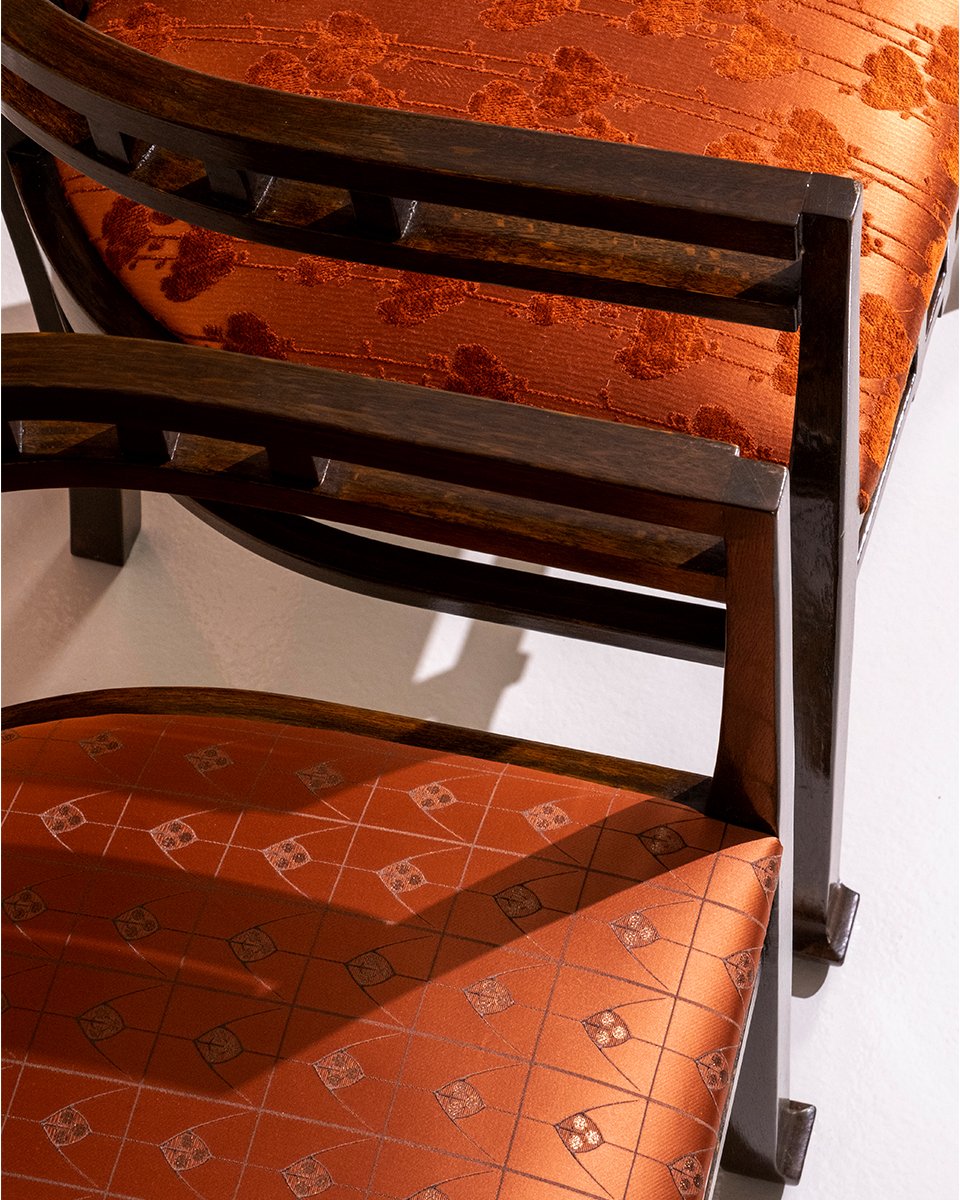 D’Aronco, Art Deco ve Art Nouveau dönemi tasarım anlayışından ilham alan, tarihsel süreçte birbirini takip eden, birbirini doğuran diğer akımlarla, eklektik bir bakış açısı ile harmanlanarak yorumlanmış çok geniş, güçlü bir koleksiyon.