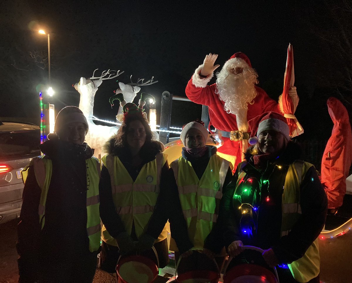 WygatePTA's tweet photo. It was a pleasure to collect with The Rotary Club Of South Holland yesterday evening 🎅🏻@WygateA 

To donate text NOEL 3 to 70480 to donate three pounds. Change the 3 to whatever number you wish to donate any other amount e.g. NOEL 1 or NOEL 5 to donate £1 or £5

Thank you 🎄 https://t.co/ooR0PoKEFj