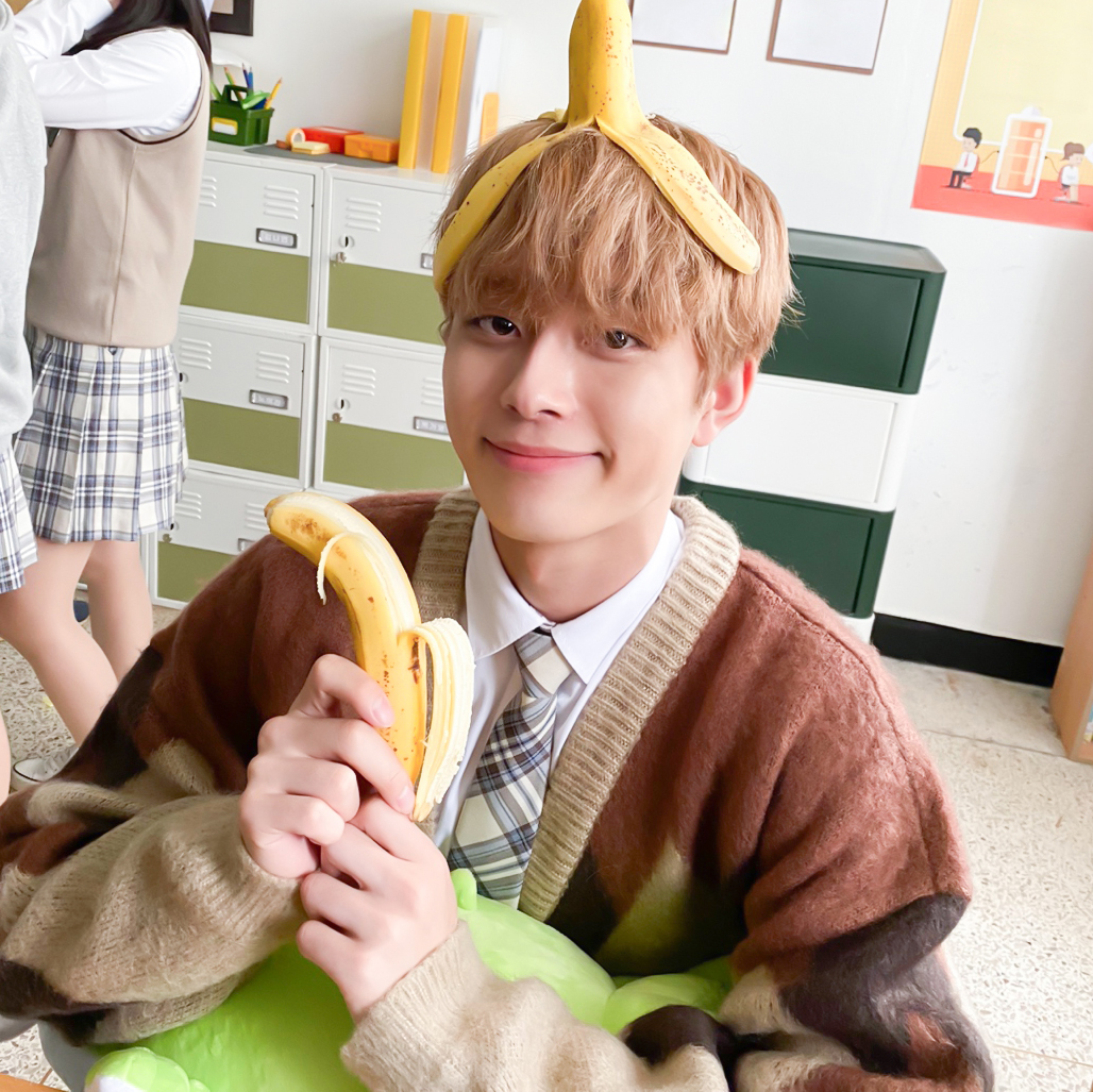 CUBE_YOOSEONHO's tweet photo. [📸] 찬양둥절 🍌😶

#유선호 #YOO_SEONHO
#소녀의세계2 #주찬양
#SEONHO_PIC https://t.co/2Gtqau1vt7