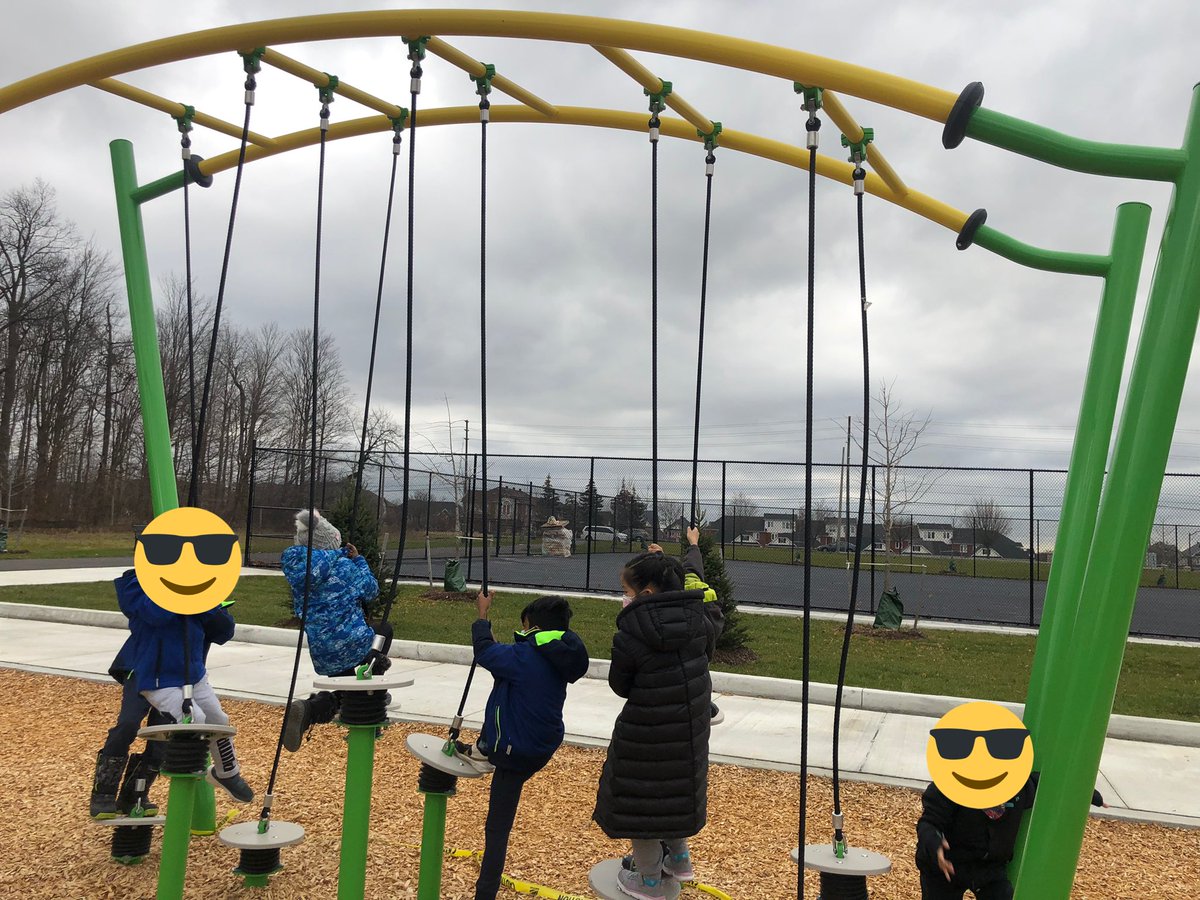 2nd last day prize: après-midi au parc! We had a great time exploring the new park! We found out it’s an obstacle course! On fait un peu d’exercise! 💪