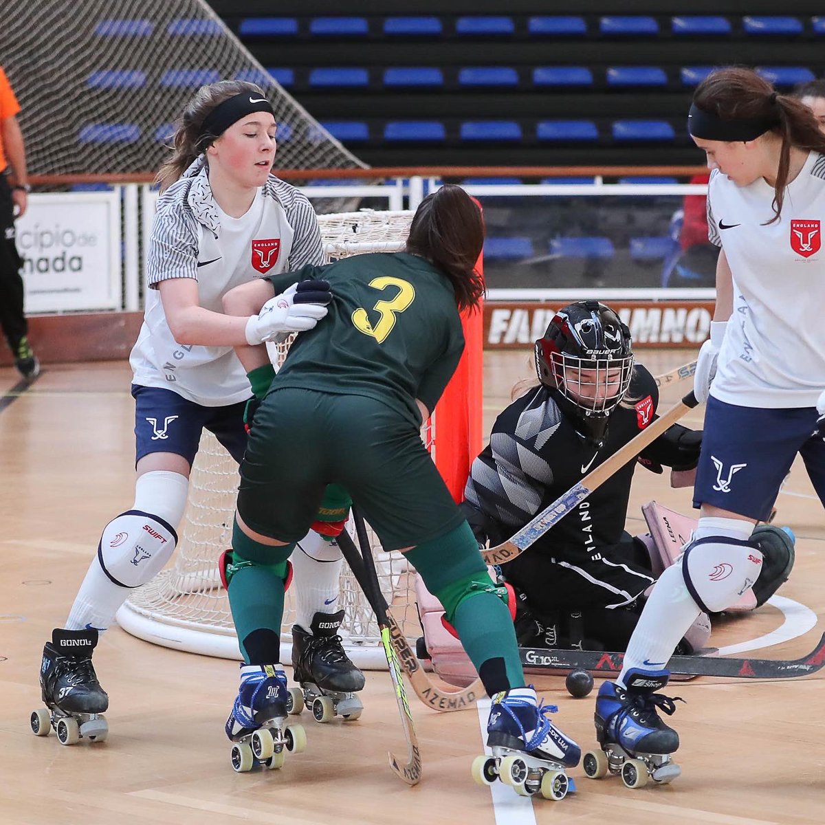RHEuro2021's tweet photo. Match Result 

YLP England 0 x 4 OVF

📷 António Lopes / WSE-RH

#oku17f #rinkhockey #hóqueiempatins #hockeysobrepatines #hockeypista https://t.co/FvfCDW42jx