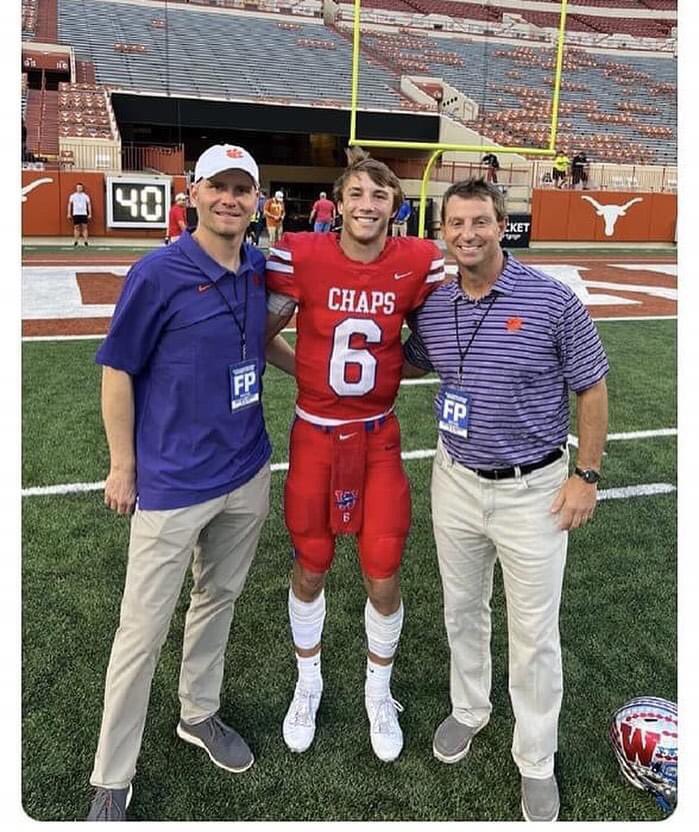 TigerMike0442's tweet photo. Coach Swinney, Our new OC, and The Next Big Thing in CFB ๐
๐๐๐ #Cade6 https://t.co/3Slm1r9UL4