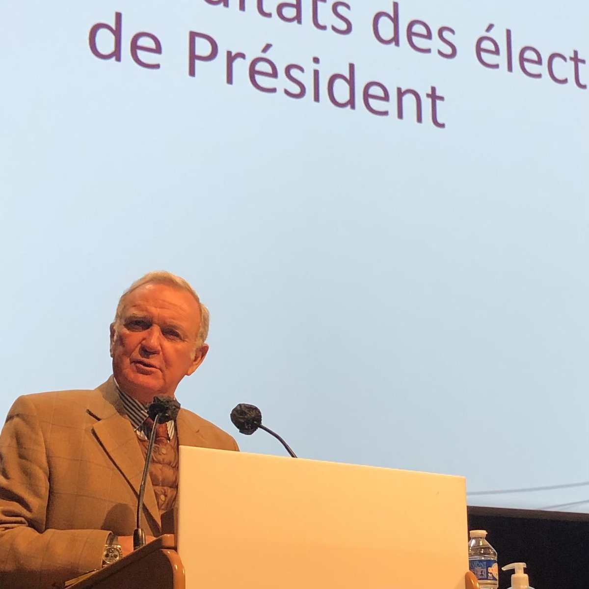 [Ag BIVB] Francois Labet (à droite), pour la viticulture, et Laurent Delaunay (à gauche), pour le négoce. Instituent le nouveau binôme Présidentiel du BIVB pour 4 ans. 
Plus d’info cet après midi dans un communiqué de presse.
#VinsBourgogne