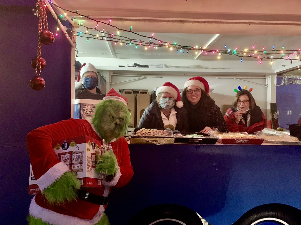 PrezBMcDonald's tweet image. We had a blast @StScholastica Outdoor Holiday Celebration this week! #CSSCommunity Merry Christmas Saints! Thanks @CSSsaints and CSS Facilities for all your help!