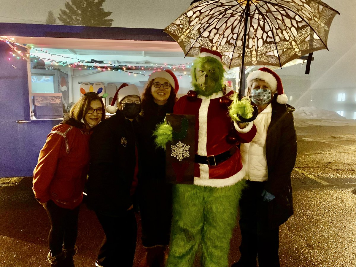 PrezBMcDonald's tweet image. We had a blast @StScholastica Outdoor Holiday Celebration this week! #CSSCommunity Merry Christmas Saints! Thanks @CSSsaints and CSS Facilities for all your help!