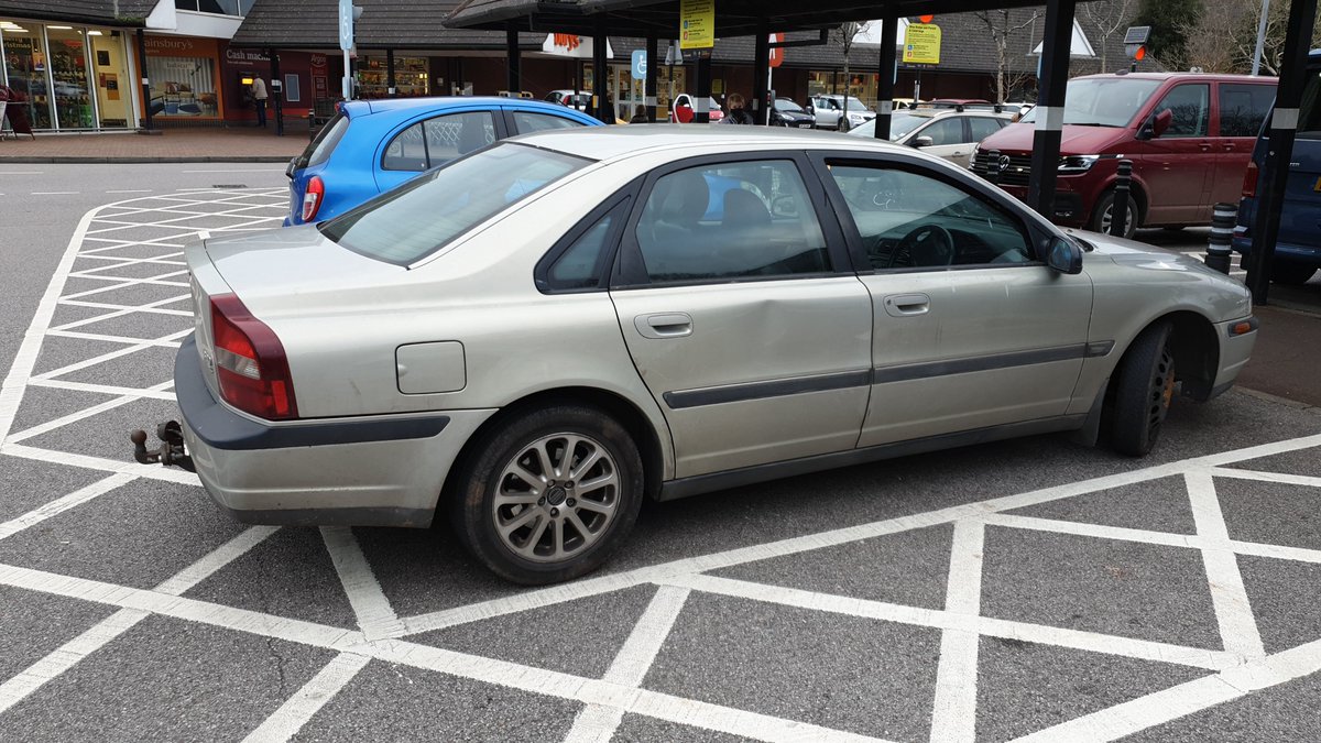 Paignton PCSO's spotted a car which was being driven with expired tax. The vehicle has been seized by a Police Officer and the driver had an unplanned taxi ride to work after he was reported for a driving offence. #taxitorloseit