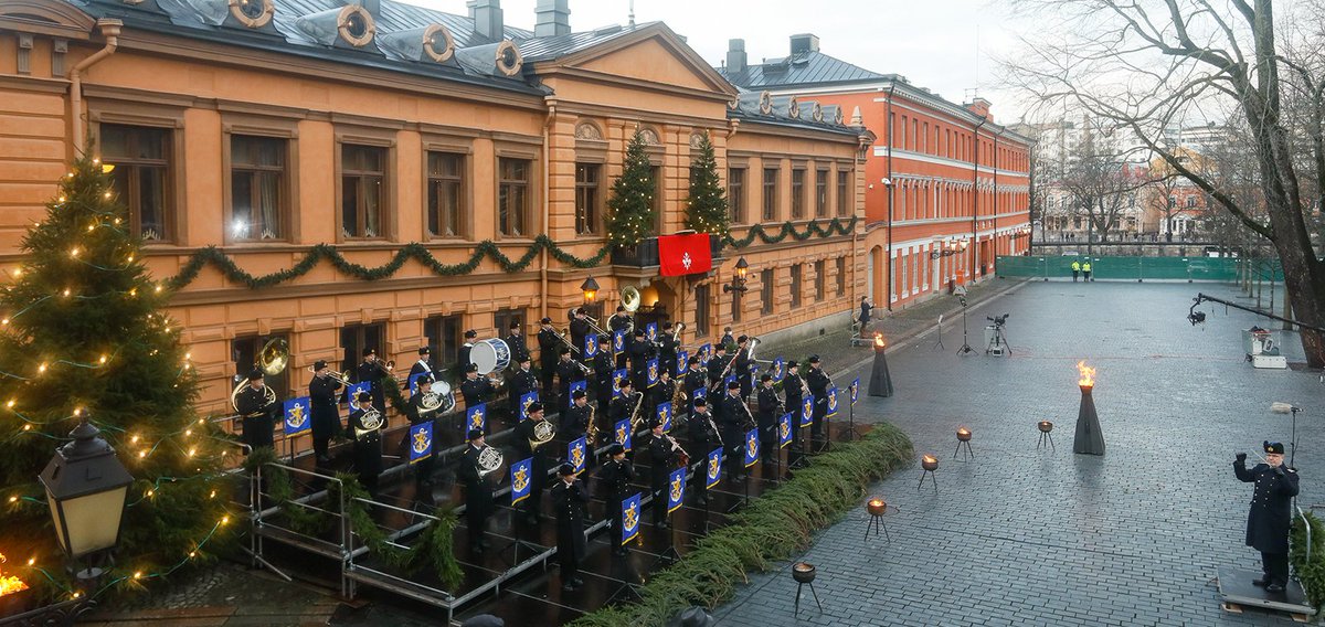 Turkukaupunki's tweet photo. Turku julistaa aattona joulurauhan jälleen ilman yleisöä. Päätös on tehty turkulaisten turvallisuus edellä. Joulutunnelma välittyy suorana lähetyksenä televisiosta ja radiosta. #joulukaupunki #joulurauha #turku https://t.co/6CvqsCzKnT https://t.co/Y8CSEwNrjI