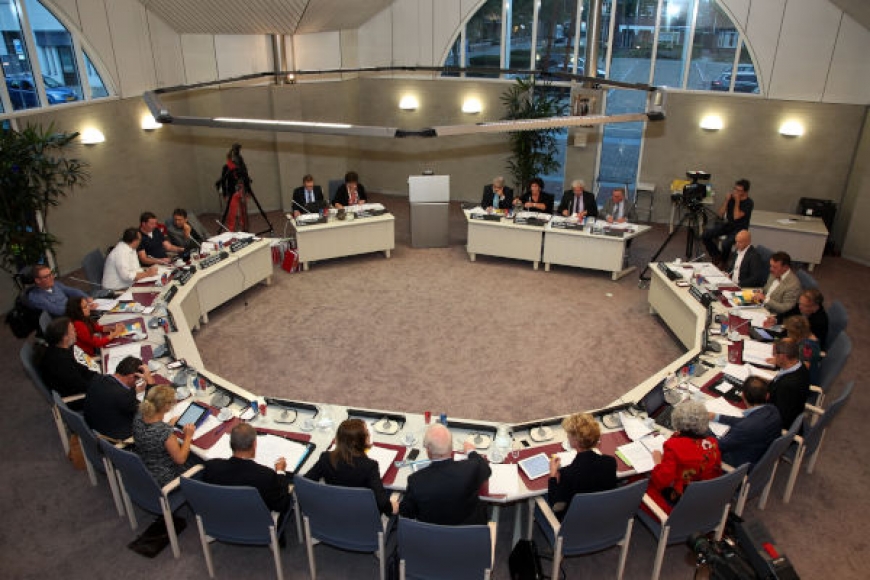 Een forse meerderheid van de raadsleden vindt gemeenschappelijke regelingen een bedreiging voor de lokale democratie, blijkt uit onderzoek van <a href="/RaadslidNu/">Nederlandse Vereniging voor Raadsleden</a> vngnieuws.nl/nieuws/vng/gem…