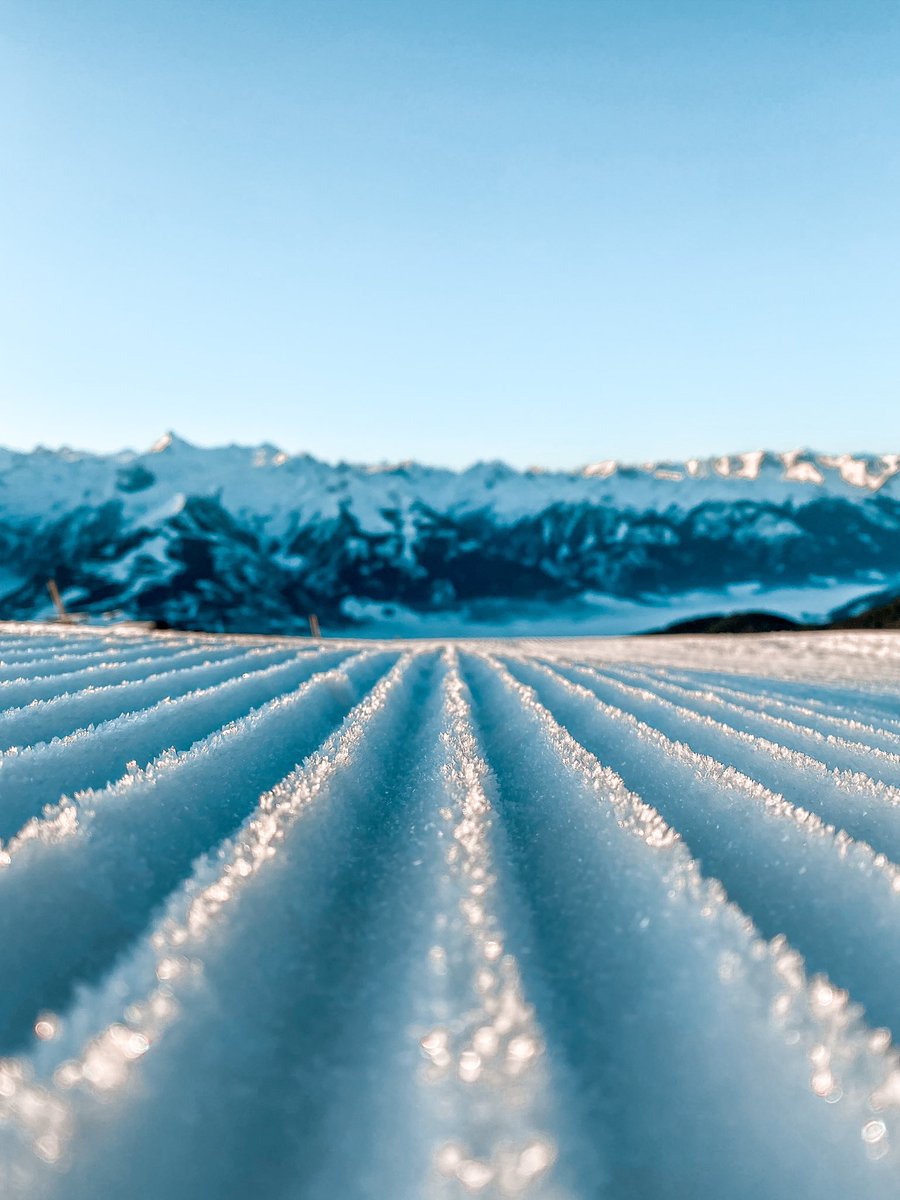 Ready to hit the slopes? ⛷💙 #winter #skiing #snowboarding #perfectconditions #tourism #ZellamSeeKaprun #zellamsee #salzburgerland #austria #SeeYouSoon