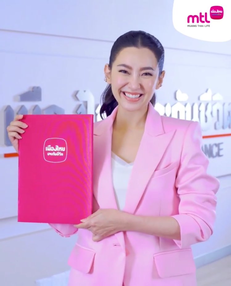 Bella_pantip's tweet photo. มอบของขวัญปีใหม่สำหรับทุกคนในครอบครัว
เลือกประกันสุขภาพเหมาจ่าย เลือกเมืองไทยประกันชีวิต
รายละเอียดเพิ่มเติม คลิก https://t.co/Tk1bEfD9jc หรือโทร.1766
#MTLSuperHealth #เมืองไทยประกันชีวิต #MuangThaiLife #MTLxBella #เบลล่ #เบลล่าราณี #bellacampen https://t.co/Jqy1Bp0iNx