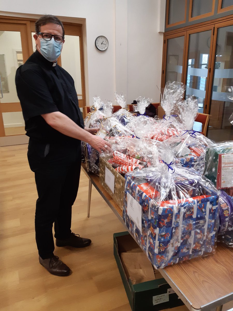 ChurchatStMarks's tweet photo. On Thursday members of St Mark’s Church @ChurchatStMarks, and Merland Rise Church along with St Mark’s Food Club volunteers packed Christmas hampers ready to be distributed to local families.  Thank you to all who donated, helped to pack and distributed the parcels https://t.co/z8RhfEOISA