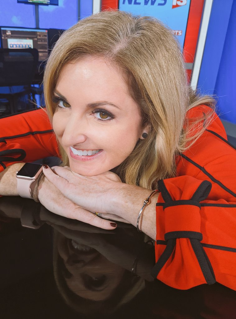 ybruzual's tweet photo. 🎀 Friday! Putting a bow on the work week 😉 #MorningsOn13 @MaureenMcCann13 @JerryHume @MyNews13Traffic @MyNews13Weather #bowsfordays https://t.co/5ZXJmEVDbH