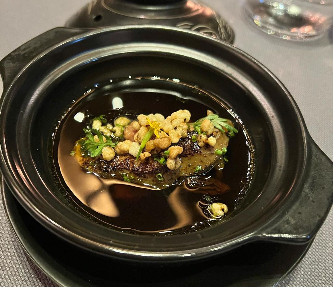 JeannieChoLee's tweet photo. An evening of good friends trying a new tasting menu at Piin Restaurant with lots of Burgundy wines - life doesn’t get better than this!

#tastingmenu #hongkong #burgundy #richebourg #ruchotteschambertin #corton #grandcru #wine  #winetasting #winelover https://t.co/61PYIxtl1Q