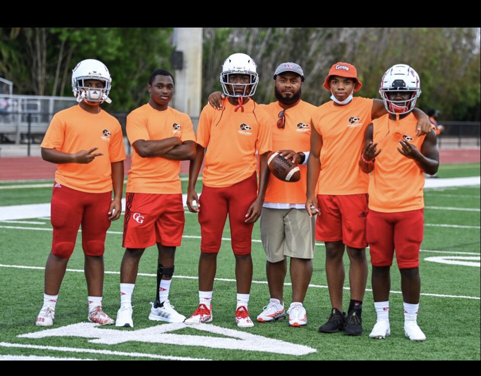 Pat_AndersonSr's tweet photo. TY lord for all 5. Even in the midst of so many circumstances you showed up n out for us! I’m forever grateful for these 5. Jeremiah 29:11 We are the #RunRaiD #RBU #KingOfRebels https://t.co/JQa53OHAPi