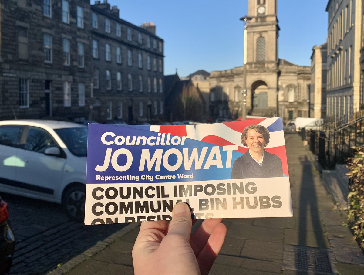 Out delivering Councillor @jomowat’s newsletter across the New Town today 📬☀️🥶 Staying warm running up and down all the stairs 🥵